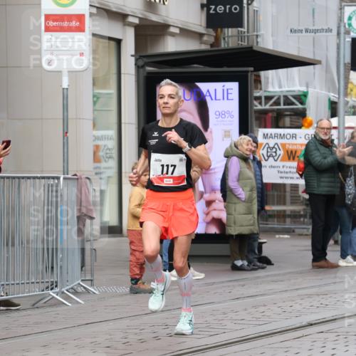 05.10.2025 - 20. swb-Marathon Bremen Strokosch-Dieckow http://msf.ph/oto/9291123 05.10.2025 12:38:35 Ziel 117, 158, 1351, 117, 158, 1351 meine-sportfotos.de