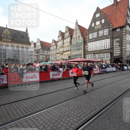 05.10.2025 - 20. swb-Marathon Bremen Yannick Fuchs http://msf.ph/oto/9291133 05.10.2025 10:52:11 Ziel 9196, 9226, 9939, 10240, 10438, 10727, 10977, 11641 meine-sportfotos.de