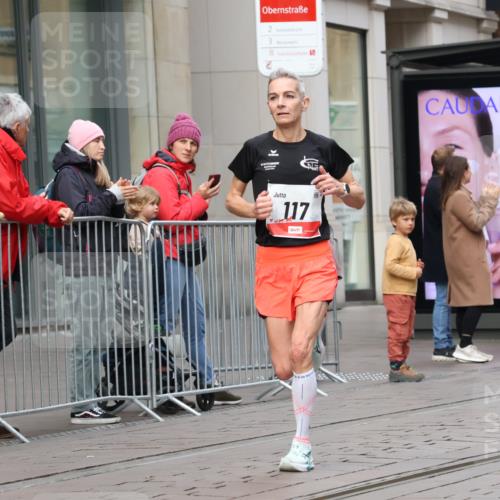 05.10.2025 - 20. swb-Marathon Bremen Strokosch-Dieckow http://msf.ph/oto/9291141 05.10.2025 12:38:36 Ziel 117, 158, 117, 158 meine-sportfotos.de