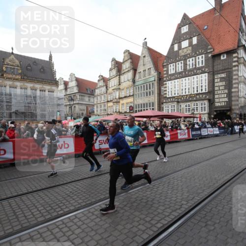05.10.2025 - 20. swb-Marathon Bremen Yannick Fuchs http://msf.ph/oto/9291150 05.10.2025 10:52:16 Ziel 9196, 9852, 10038, 10240, 10438, 10668, 10727, 10900, 10942, 11641 meine-sportfotos.de