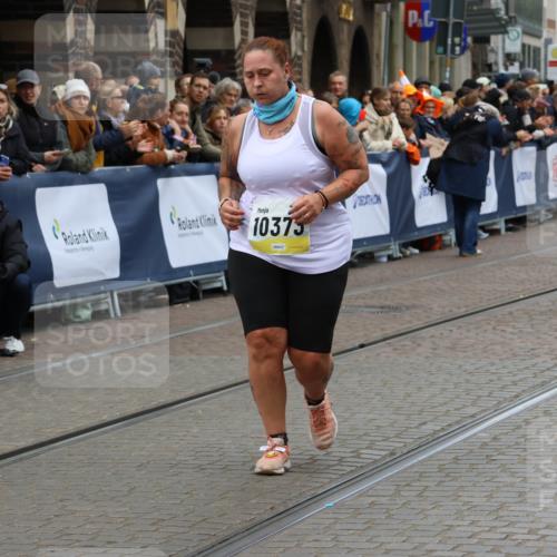 05.10.2025 - 20. swb-Marathon Bremen Strokosch-Dieckow http://msf.ph/oto/9291210 05.10.2025 11:26:10 Ziel 10373 meine-sportfotos.de