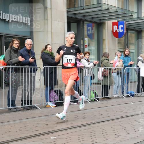 05.10.2025 - 20. swb-Marathon Bremen Strokosch-Dieckow http://msf.ph/oto/9291213 05.10.2025 12:38:37 Ziel 117, 158, 117, 158 meine-sportfotos.de