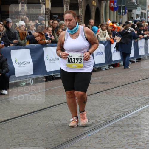 05.10.2025 - 20. swb-Marathon Bremen Strokosch-Dieckow http://msf.ph/oto/9291230 05.10.2025 11:26:10 Ziel 10373 meine-sportfotos.de