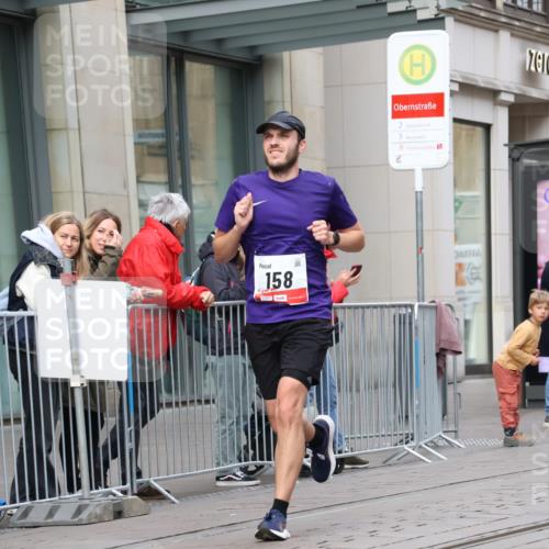 05.10.2025 - 20. swb-Marathon Bremen Strokosch-Dieckow http://msf.ph/oto/9291233 05.10.2025 12:38:40 Ziel 117, 158, 117, 158 meine-sportfotos.de