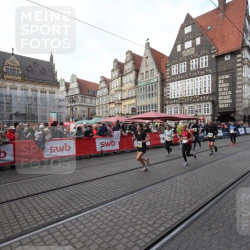 05.10.2025 - 20. swb-Marathon Bremen Yannick Fuchs http://msf.ph/oto/9291237 05.10.2025 10:52:36 Ziel 8888, 9439, 9903, 10327, 10388, 10608, 11283, 11387, 11413 meine-sportfotos.de