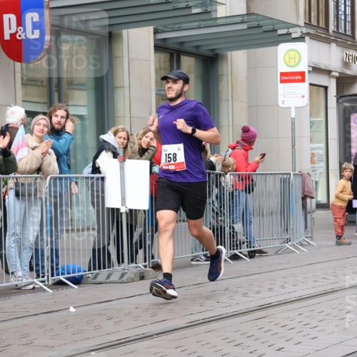 05.10.2025 - 20. swb-Marathon Bremen Strokosch-Dieckow http://msf.ph/oto/9291240 05.10.2025 12:38:41 Ziel 117, 158, 117, 158 meine-sportfotos.de
