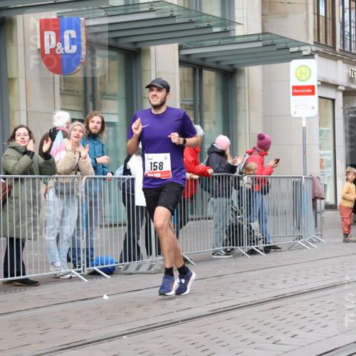 05.10.2025 - 20. swb-Marathon Bremen Strokosch-Dieckow http://msf.ph/oto/9291250 05.10.2025 12:38:41 Ziel 117, 158, 117, 158 meine-sportfotos.de