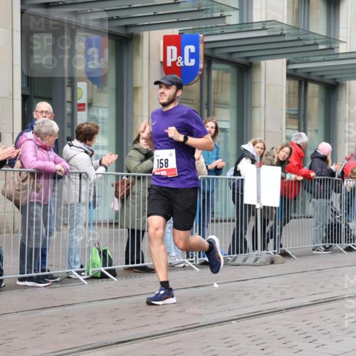 05.10.2025 - 20. swb-Marathon Bremen Strokosch-Dieckow http://msf.ph/oto/9291268 05.10.2025 12:38:41 Ziel 117, 158, 117, 158 meine-sportfotos.de