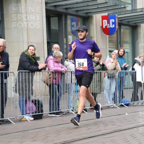05.10.2025 - 20. swb-Marathon Bremen Strokosch-Dieckow http://msf.ph/oto/9291279 05.10.2025 12:38:42 Ziel 117, 158, 117, 158 meine-sportfotos.de