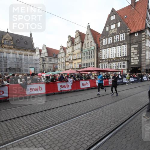 05.10.2025 - 20. swb-Marathon Bremen Yannick Fuchs http://msf.ph/oto/9291283 05.10.2025 10:52:49 Ziel 9214, 9581, 10833, 11012, 11382, 11417, 11587 meine-sportfotos.de