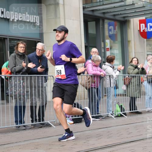 05.10.2025 - 20. swb-Marathon Bremen Strokosch-Dieckow http://msf.ph/oto/9291299 05.10.2025 12:38:42 Ziel 117, 158, 117, 158 meine-sportfotos.de