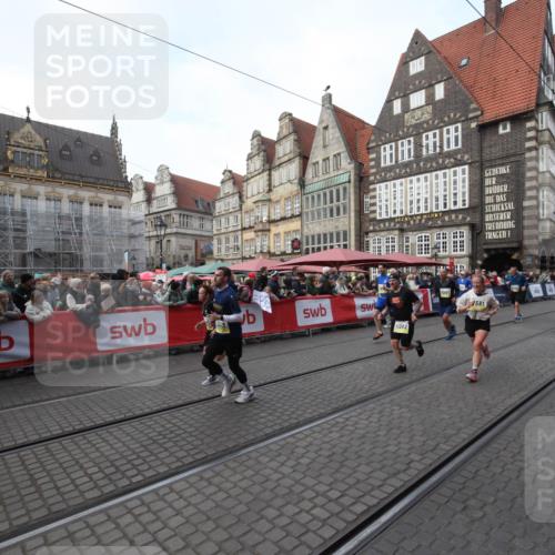 05.10.2025 - 20. swb-Marathon Bremen Yannick Fuchs http://msf.ph/oto/9291302 05.10.2025 10:52:53 Ziel 9214, 9284, 9501, 9581, 9830, 9985, 10308, 10309, 10514, 10997, 11012, 11382, 11417 meine-sportfotos.de