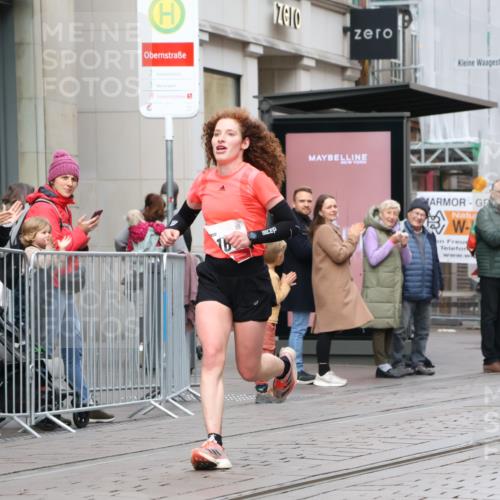 05.10.2025 - 20. swb-Marathon Bremen Strokosch-Dieckow http://msf.ph/oto/9291308 05.10.2025 12:39:02 Ziel 16, 16 meine-sportfotos.de