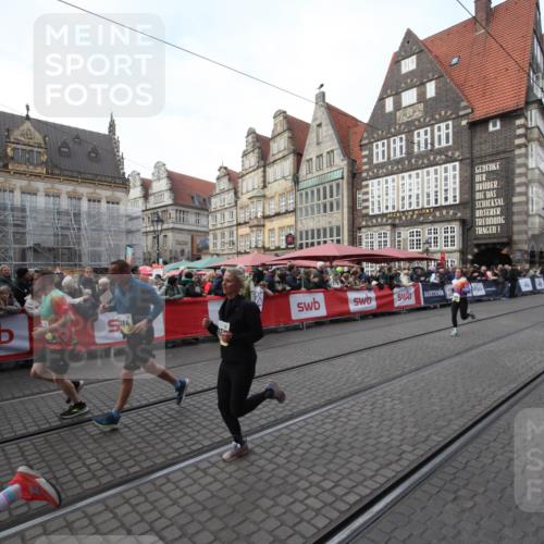 05.10.2025 - 20. swb-Marathon Bremen Yannick Fuchs http://msf.ph/oto/9291338 05.10.2025 10:52:56 Ziel 9284, 9501, 9830, 9985, 10308, 10309, 10514, 10997 meine-sportfotos.de