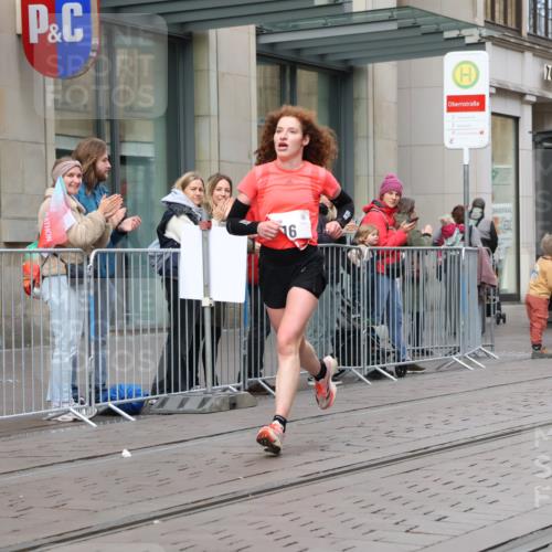 05.10.2025 - 20. swb-Marathon Bremen Strokosch-Dieckow http://msf.ph/oto/9291341 05.10.2025 12:39:03 Ziel 16, 16 meine-sportfotos.de