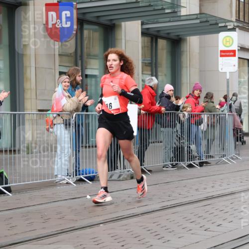 05.10.2025 - 20. swb-Marathon Bremen Strokosch-Dieckow http://msf.ph/oto/9291348 05.10.2025 12:39:03 Ziel 16, 16 meine-sportfotos.de