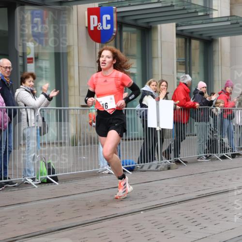 05.10.2025 - 20. swb-Marathon Bremen Strokosch-Dieckow http://msf.ph/oto/9291355 05.10.2025 12:39:03 Ziel 16, 16 meine-sportfotos.de
