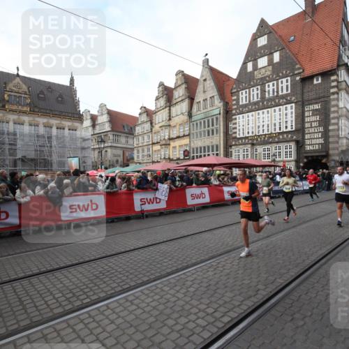 05.10.2025 - 20. swb-Marathon Bremen Yannick Fuchs http://msf.ph/oto/9291356 05.10.2025 10:53:04 Ziel 9187, 9650, 9918, 10064, 10539, 10779, 11259, 11398, 11411, 11450, 11722 meine-sportfotos.de