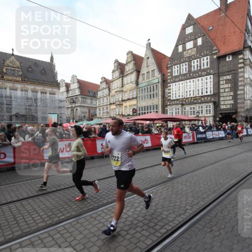 05.10.2025 - 20. swb-Marathon Bremen Yannick Fuchs http://msf.ph/oto/9291372 05.10.2025 10:53:06 Ziel 9187, 9650, 9918, 10064, 10539, 11259, 11398, 11411, 11450, 11722 meine-sportfotos.de