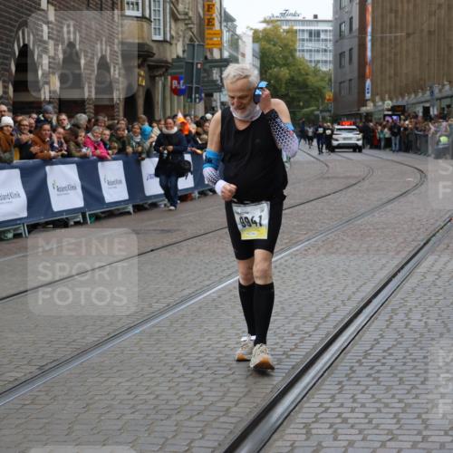 05.10.2025 - 20. swb-Marathon Bremen Strokosch-Dieckow http://msf.ph/oto/9291411 05.10.2025 11:26:27 Ziel 9941 meine-sportfotos.de