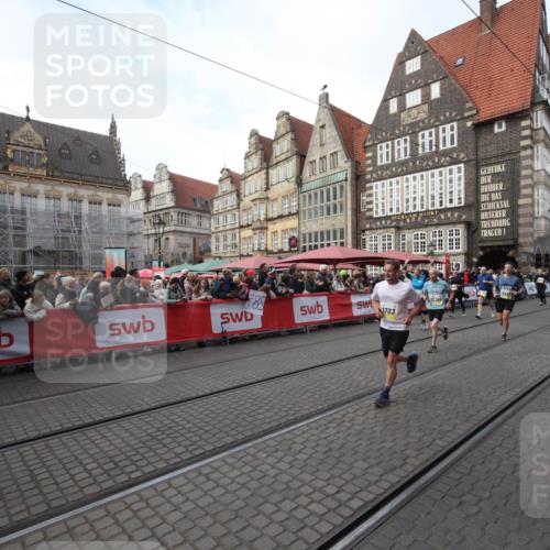 05.10.2025 - 20. swb-Marathon Bremen Yannick Fuchs http://msf.ph/oto/9291416 05.10.2025 10:53:15 Ziel 9449, 9703, 9834, 10242, 10349, 10460, 10466, 10958, 11377, 11512 meine-sportfotos.de