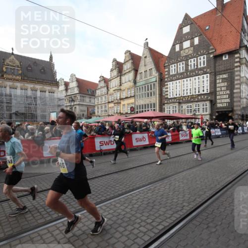05.10.2025 - 20. swb-Marathon Bremen Yannick Fuchs http://msf.ph/oto/9291431 05.10.2025 10:53:17 Ziel 9449, 9834, 9956, 10242, 10349, 10460, 10466, 10806, 10958, 11377, 11510, 11512 meine-sportfotos.de