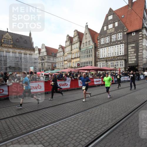 05.10.2025 - 20. swb-Marathon Bremen Yannick Fuchs http://msf.ph/oto/9291438 05.10.2025 10:53:17 Ziel 9449, 9834, 9956, 10242, 10349, 10460, 10466, 10806, 10958, 11377, 11510, 11512 meine-sportfotos.de