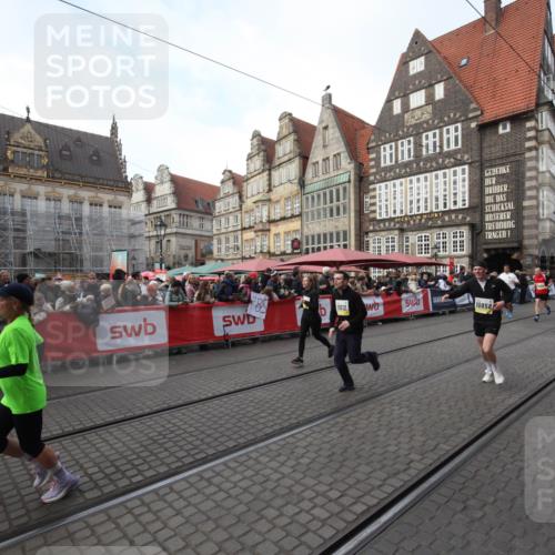 05.10.2025 - 20. swb-Marathon Bremen Yannick Fuchs http://msf.ph/oto/9291445 05.10.2025 10:53:19 Ziel 9834, 9956, 10460, 10806, 10958, 10993, 11377, 11510, 11512 meine-sportfotos.de