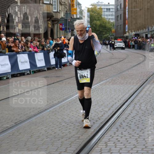 05.10.2025 - 20. swb-Marathon Bremen Strokosch-Dieckow http://msf.ph/oto/9291451 05.10.2025 11:26:27 Ziel 9941 meine-sportfotos.de