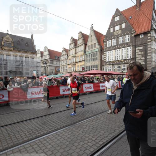 05.10.2025 - 20. swb-Marathon Bremen Yannick Fuchs http://msf.ph/oto/9291471 05.10.2025 10:53:22 Ziel 9263, 9539, 9956, 10317, 10806, 10993, 11175, 11510 meine-sportfotos.de