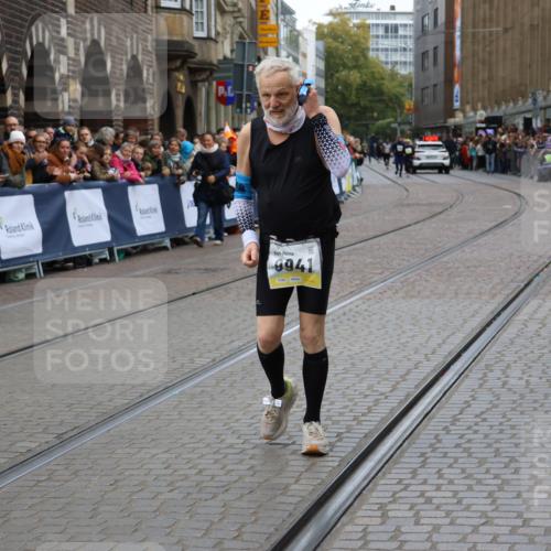05.10.2025 - 20. swb-Marathon Bremen Strokosch-Dieckow http://msf.ph/oto/9291487 05.10.2025 11:26:27 Ziel 9941 meine-sportfotos.de