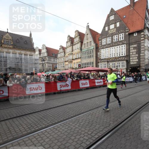 05.10.2025 - 20. swb-Marathon Bremen Yannick Fuchs http://msf.ph/oto/9291502 05.10.2025 10:53:26 Ziel 7193, 7251, 9263, 9539, 9717, 9868, 10057, 10302, 10317, 10335, 11174, 11175, 11616 meine-sportfotos.de