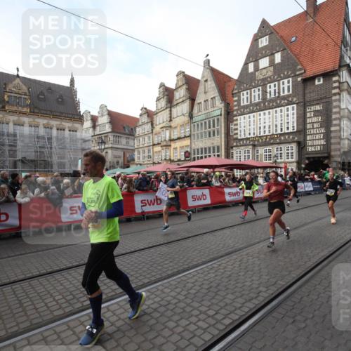 05.10.2025 - 20. swb-Marathon Bremen Yannick Fuchs http://msf.ph/oto/9291507 05.10.2025 10:53:27 Ziel 7193, 7251, 9263, 9539, 9717, 9868, 10057, 10302, 10317, 10335, 11174, 11616 meine-sportfotos.de