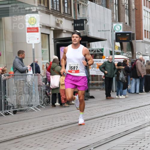 05.10.2025 - 20. swb-Marathon Bremen Strokosch-Dieckow http://msf.ph/oto/9291536 05.10.2025 12:39:45 Ziel 964, 1528, 1714, 2138, 964, 1528, 1714, 2138 meine-sportfotos.de