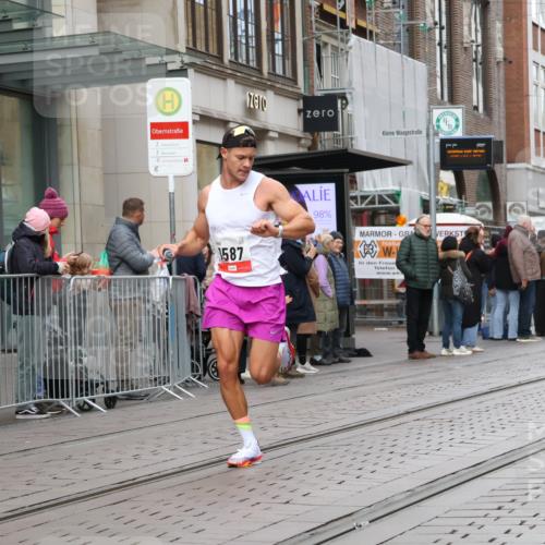 05.10.2025 - 20. swb-Marathon Bremen Strokosch-Dieckow http://msf.ph/oto/9291548 05.10.2025 12:39:45 Ziel 964, 1528, 1714, 2138, 964, 1528, 1714, 2138 meine-sportfotos.de
