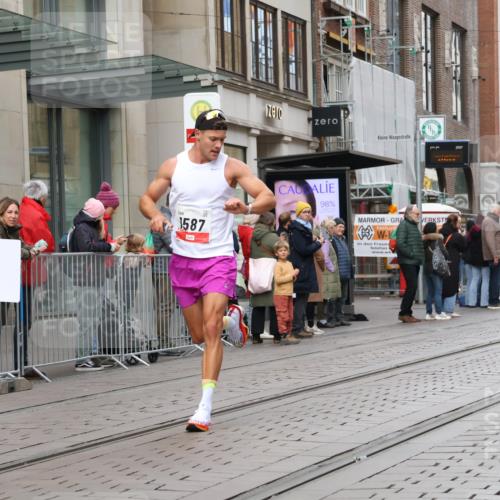 05.10.2025 - 20. swb-Marathon Bremen Strokosch-Dieckow http://msf.ph/oto/9291558 05.10.2025 12:39:46 Ziel 964, 1528, 1714, 2138, 964, 1528, 1714, 2138 meine-sportfotos.de