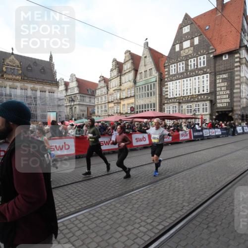 05.10.2025 - 20. swb-Marathon Bremen Yannick Fuchs http://msf.ph/oto/9291573 05.10.2025 10:53:34 Ziel 9957, 10369, 10468, 10655, 10934, 11545, 11716 meine-sportfotos.de