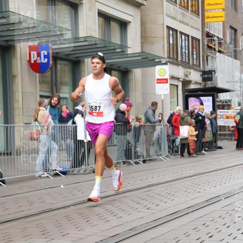 05.10.2025 - 20. swb-Marathon Bremen Strokosch-Dieckow http://msf.ph/oto/9291574 05.10.2025 12:39:46 Ziel 964, 1528, 1714, 2138, 964, 1528, 1714, 2138 meine-sportfotos.de