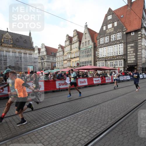 05.10.2025 - 20. swb-Marathon Bremen Yannick Fuchs http://msf.ph/oto/9291585 05.10.2025 10:53:41 Ziel 9238, 9461, 9464, 9569, 10310, 10642, 10925, 11046, 11246 meine-sportfotos.de
