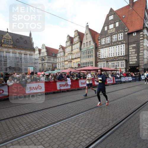 05.10.2025 - 20. swb-Marathon Bremen Yannick Fuchs http://msf.ph/oto/9291594 05.10.2025 10:53:42 Ziel 10310, 10642, 10925, 11046, 11246 meine-sportfotos.de