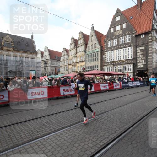 05.10.2025 - 20. swb-Marathon Bremen Yannick Fuchs http://msf.ph/oto/9291598 05.10.2025 10:53:42 Ziel 10310, 10642, 10925, 11046, 11246 meine-sportfotos.de