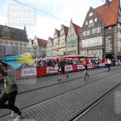 05.10.2025 - 20. swb-Marathon Bremen Yannick Fuchs http://msf.ph/oto/9291643 05.10.2025 10:53:51 Ziel 9494, 9934, 10416, 10906, 10966, 11141, 11383 meine-sportfotos.de