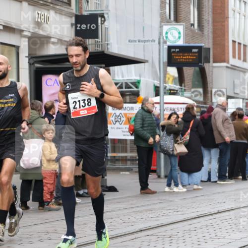 05.10.2025 - 20. swb-Marathon Bremen Strokosch-Dieckow http://msf.ph/oto/9291651 05.10.2025 12:39:57 Ziel 4, 1714, 2138, 4, 1714, 2138 meine-sportfotos.de