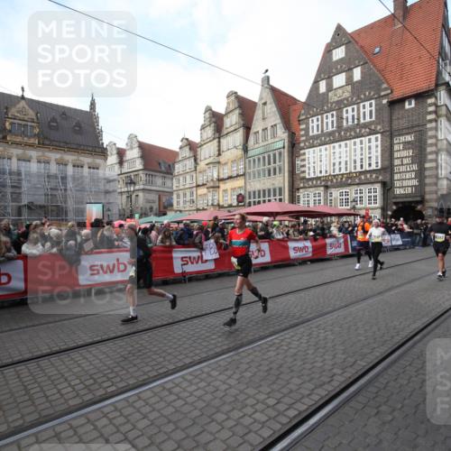 05.10.2025 - 20. swb-Marathon Bremen Yannick Fuchs http://msf.ph/oto/9291652 05.10.2025 10:53:52 Ziel 9494, 10416, 10696, 10966, 11141, 11383, 11445 meine-sportfotos.de