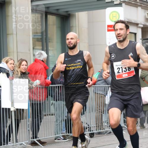 05.10.2025 - 20. swb-Marathon Bremen Strokosch-Dieckow http://msf.ph/oto/9291671 05.10.2025 12:39:57 Ziel 4, 1714, 2138, 4, 1714, 2138 meine-sportfotos.de