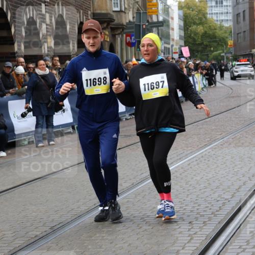 05.10.2025 - 20. swb-Marathon Bremen Strokosch-Dieckow http://msf.ph/oto/9291679 05.10.2025 11:26:55 Ziel 10153, 11697, 11698 meine-sportfotos.de