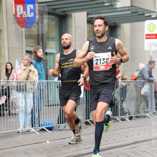 05.10.2025 - 20. swb-Marathon Bremen Strokosch-Dieckow http://msf.ph/oto/9291691 05.10.2025 12:39:58 Ziel 4, 1714, 2138, 4, 1714, 2138 meine-sportfotos.de