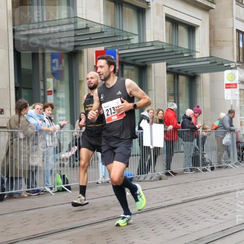 05.10.2025 - 20. swb-Marathon Bremen Strokosch-Dieckow http://msf.ph/oto/9291700 05.10.2025 12:39:58 Ziel 4, 1714, 2138, 4, 1714, 2138 meine-sportfotos.de