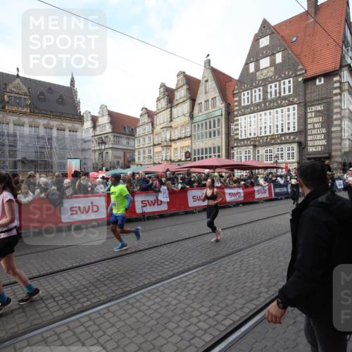 05.10.2025 - 20. swb-Marathon Bremen Yannick Fuchs http://msf.ph/oto/9291706 05.10.2025 10:54:00 Ziel 9313, 9456, 9548, 10046, 10163, 10484, 10616, 10785, 11152, 11533 meine-sportfotos.de