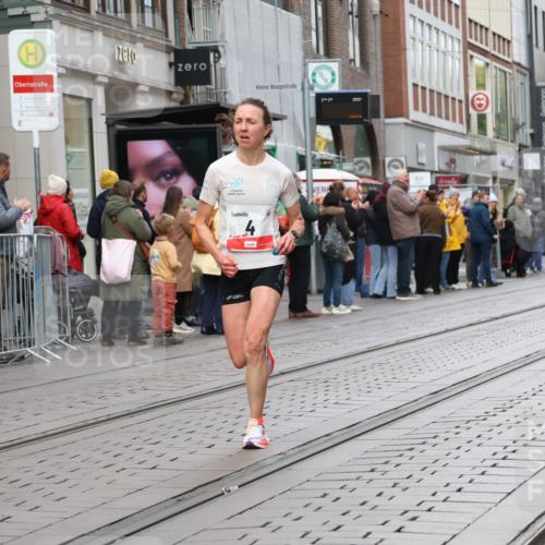05.10.2025 - 20. swb-Marathon Bremen Strokosch-Dieckow http://msf.ph/oto/9291726 05.10.2025 12:40:13 Ziel 4, 351, 4, 351 meine-sportfotos.de
